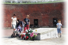 Roztocze\'11 - Cytadela ma bardzo smutną historię. Ucierpiało w niej bardzo wielu ludzi z różnych stron Roztocza a nawet świata