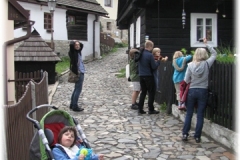 Czerwiec - Z wizytą u wujka Henia w Ustroniu - Wąskie uliczki prowadziły nas na zamek