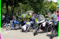 Dzień Dziecka - Przed Starą Garbarnią zaparkowałąm razem z moimi kolegami - motocyklistami.